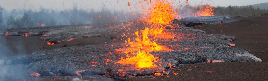 Kamoamoa Fissure, view looking at the NE end of the actively propagating fissure on 03 Mar 2011 [USGS]